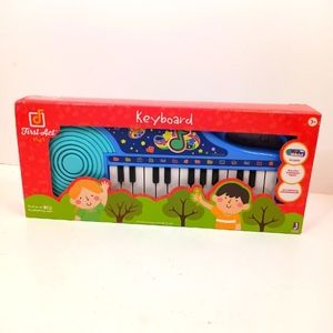 NEW First Act Play Keyboard Realistic Beginners Pi